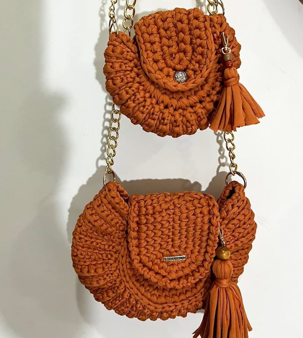 Duas bolsas Sintra terracota, versão mãe e filha, com franja